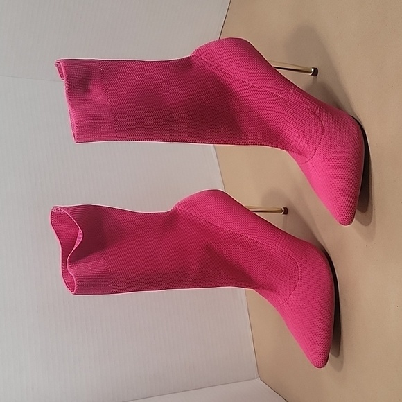 Cuccoo, Size 39 (8.5) Hot Pink w/ Gold Stiletto Sock Boots, Barbiecore, EUC - Picture 4 of 8